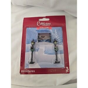 Cobblestone Corners Winter Village Miniature Bench And Lamp Posts!